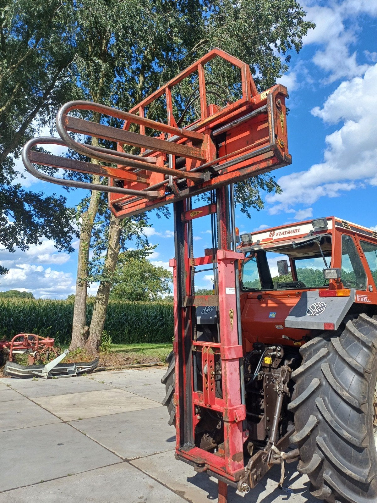 Partij diverse machines balenklem cultivator bak bandenpakke, Ophalen