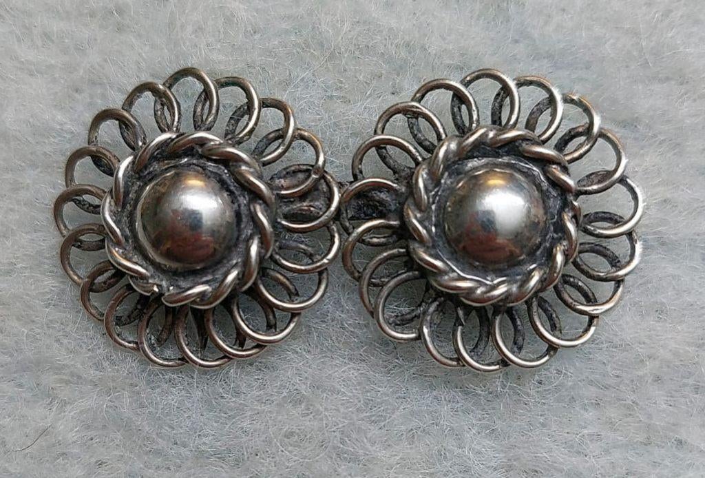 Broche met antieke Zeeuwse knopen., 4 tot 7 cm, Gebruikt, Ophalen of Verzenden, Zilver