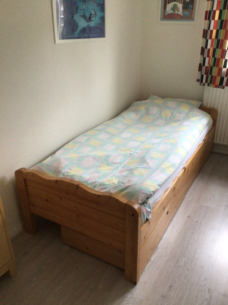 GRENEN HOUTEN EENPERSOONSBED, Ophalen, Gebruikt, 200 cm, Hout