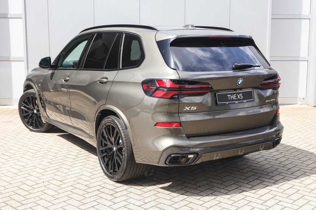 BMW X5 xDrive50e M Sport Automaat / Trekhaak / Panoramadak /, Auto's, Automaat, 2395 kg, Leder, Bedrijf