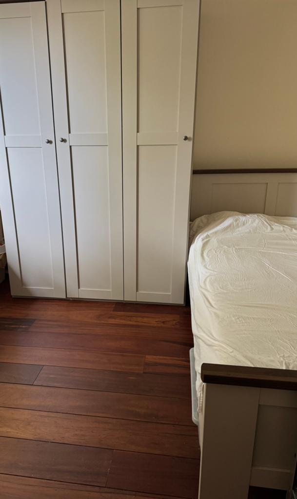 Combinatie van kledingkast en bed twijfelaar, Huis en Inrichting, Slaapkamer | Complete slaapkamers, Ophalen, Zo goed als nieuw