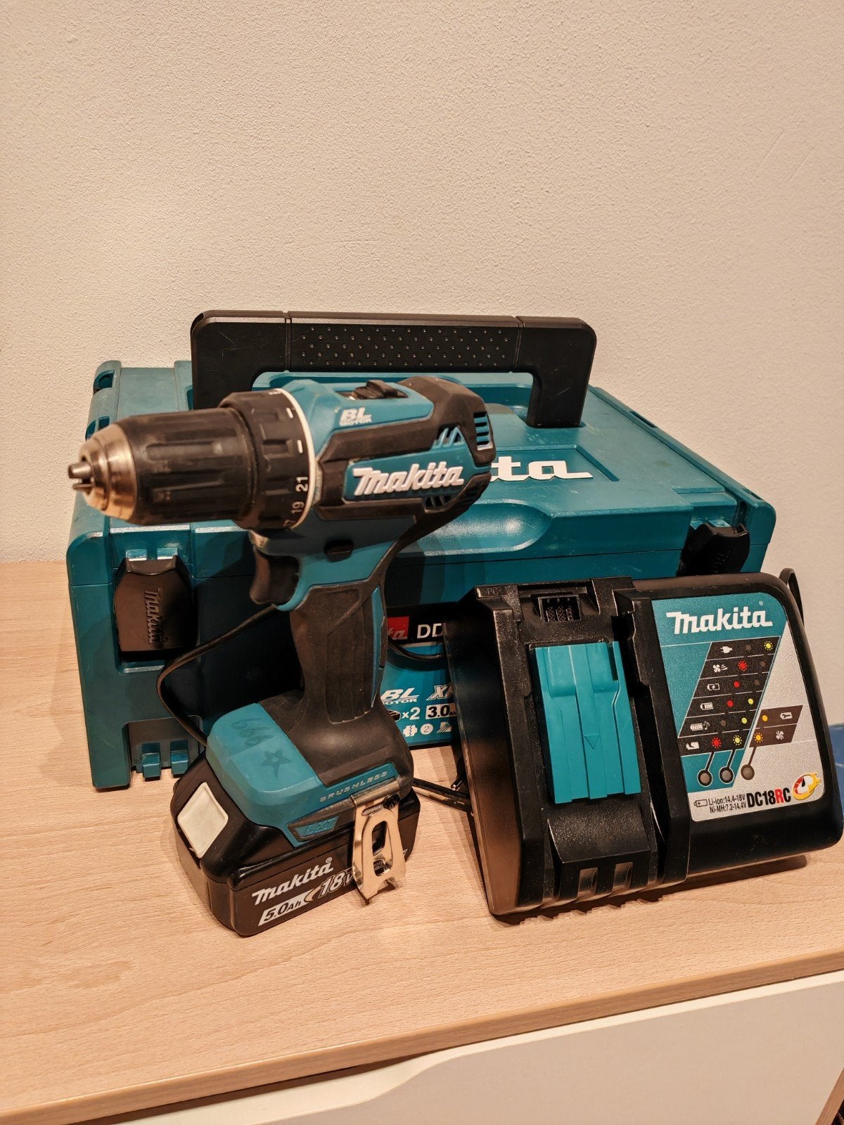 Zo goed als nieuw Accu Boor Makita DDF485 18V  Acculader, Ophalen of Verzenden, Boor- en Schroefmachine