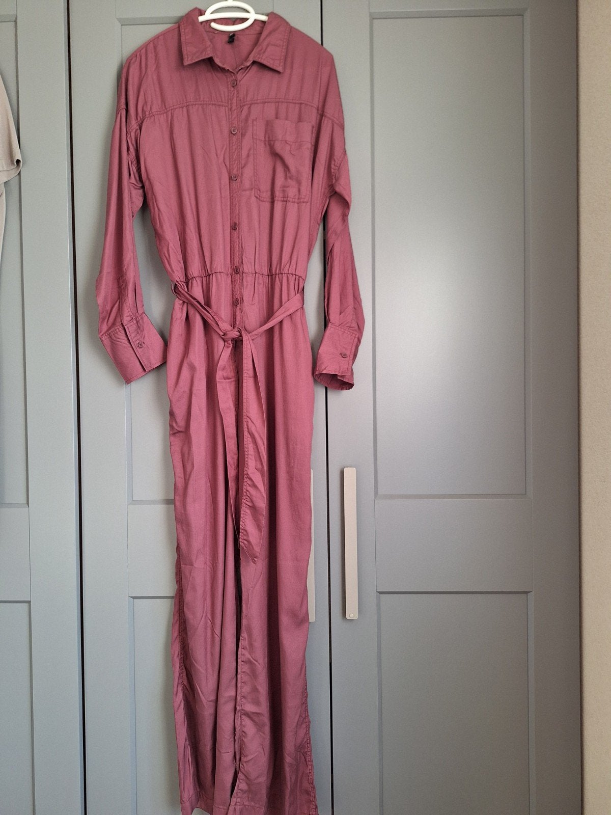 aubergine kleurige jumpsuit overall. Nieuw M/L. Maat 42/44., Kleding | Dames, Jumpsuits, Ophalen of Verzenden, Nieuw, Maat 42/44 (L)