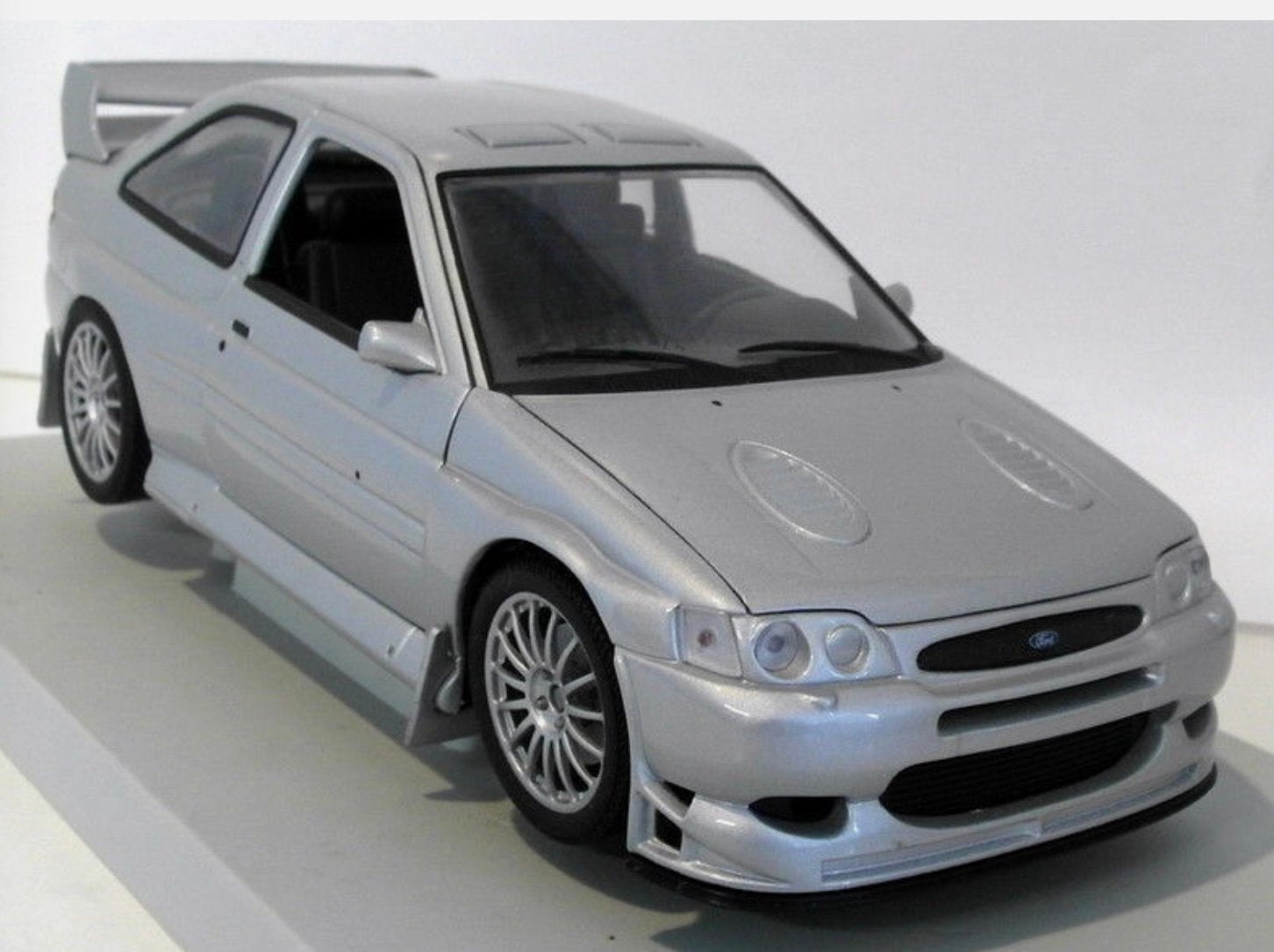 Ford Escort WRC Cosworth UT-Models 1:18, Hobby en Vrije tijd, Modelauto's | 1:18, Ophalen of Verzenden, Zo goed als nieuw, Auto