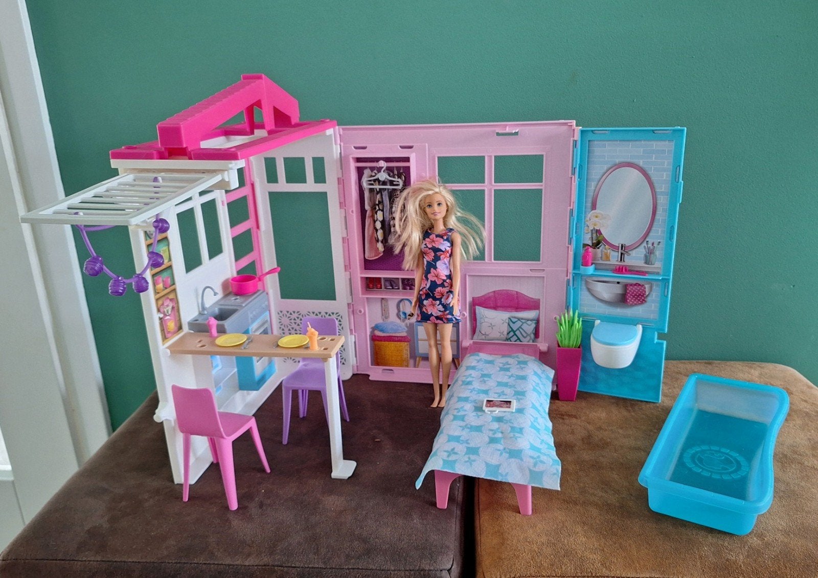 Barbiehuis met Barbiepop en accessoires, Ophalen of Verzenden, Gebruikt, Poppenhuis