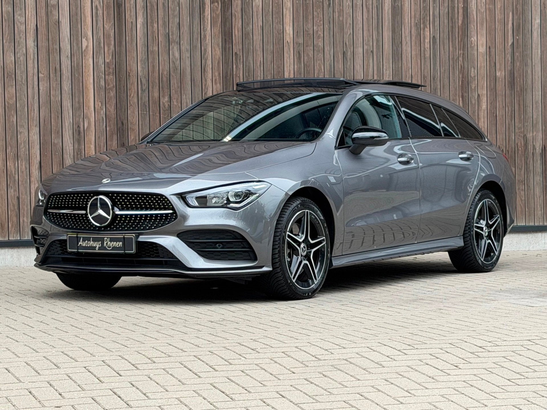 Mercedes-Benz CLA-klasse Shooting Brake 250 e AMG Line- PANO, Auto's, CLA, Gebruikt, 4 cilinders, 15 kWh