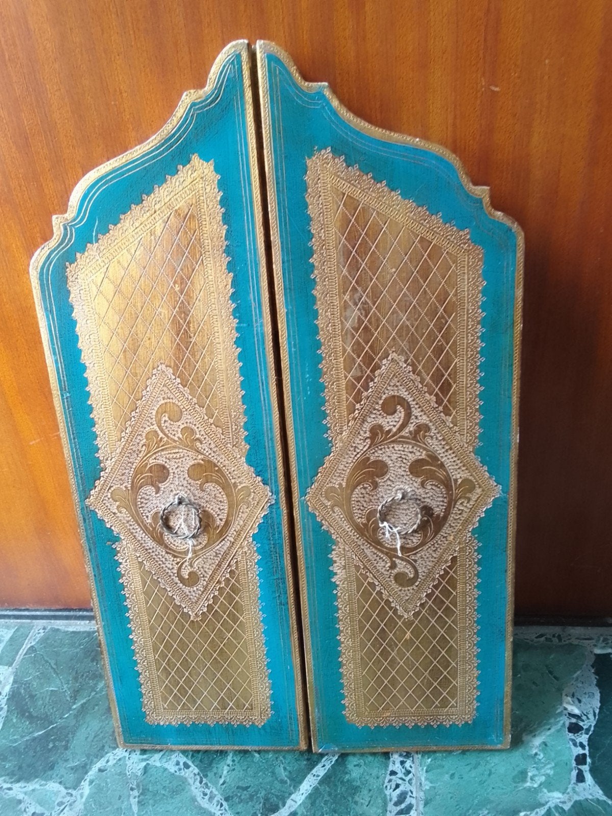 Antiek drieluik met Madonna-icoon, Ophalen