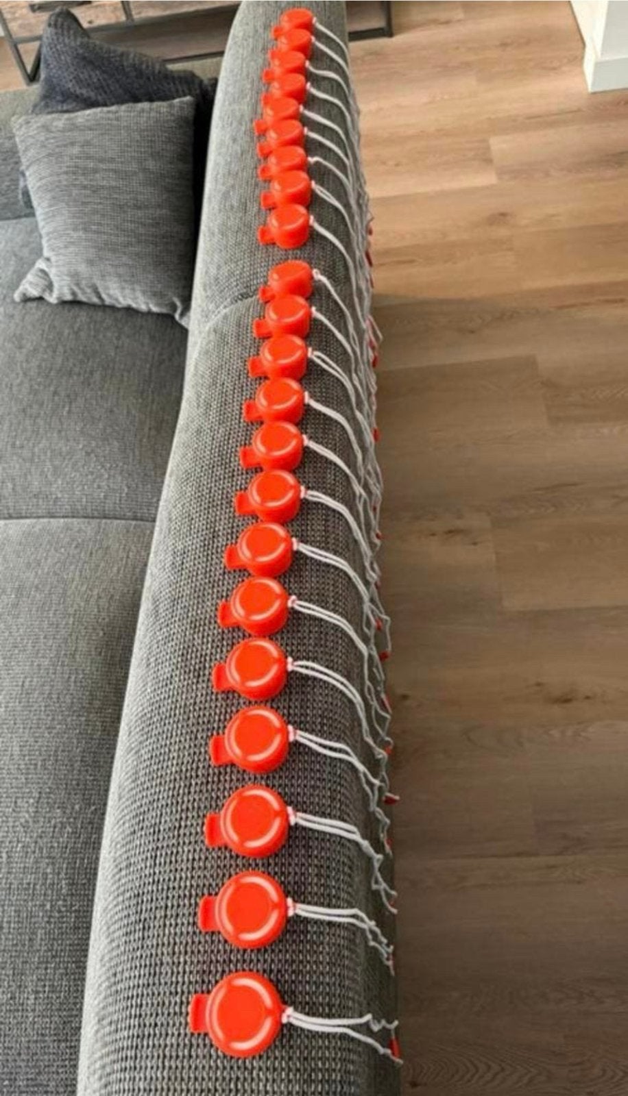 Minihorn Oranje aan ketting 22 stuks!, Ophalen of Verzenden, Nieuw, Feestartikel, Oranje of Koningsdag