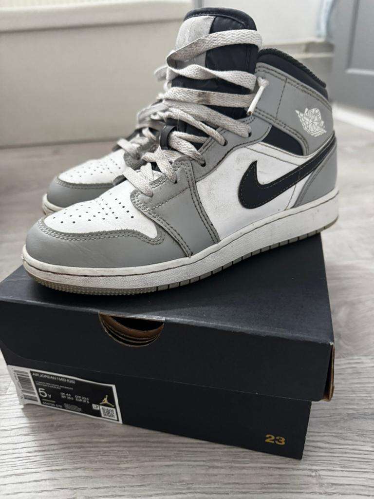 AIR Jordan 1 MID GS 37.5, Kleding | Dames, Schoenen, Ophalen of Verzenden, Zo goed als nieuw, Zwart, Sneakers of Gympen