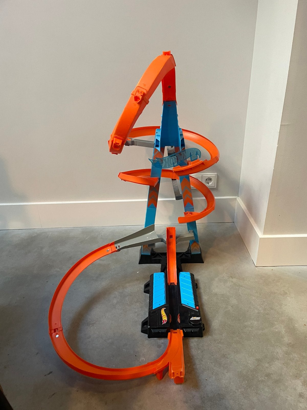 Hotwheel racebaan wolkenkrabber, Ophalen, Zo goed als nieuw, Elektrisch, Overige merken