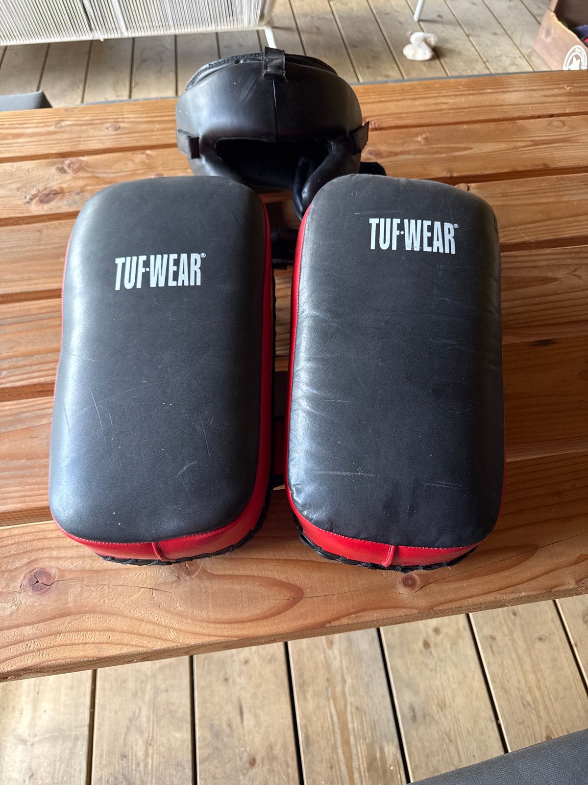 TUF-WEAR Boksbeschermers en Bokshelm, Ophalen, Zo goed als nieuw, Boksbeschermers