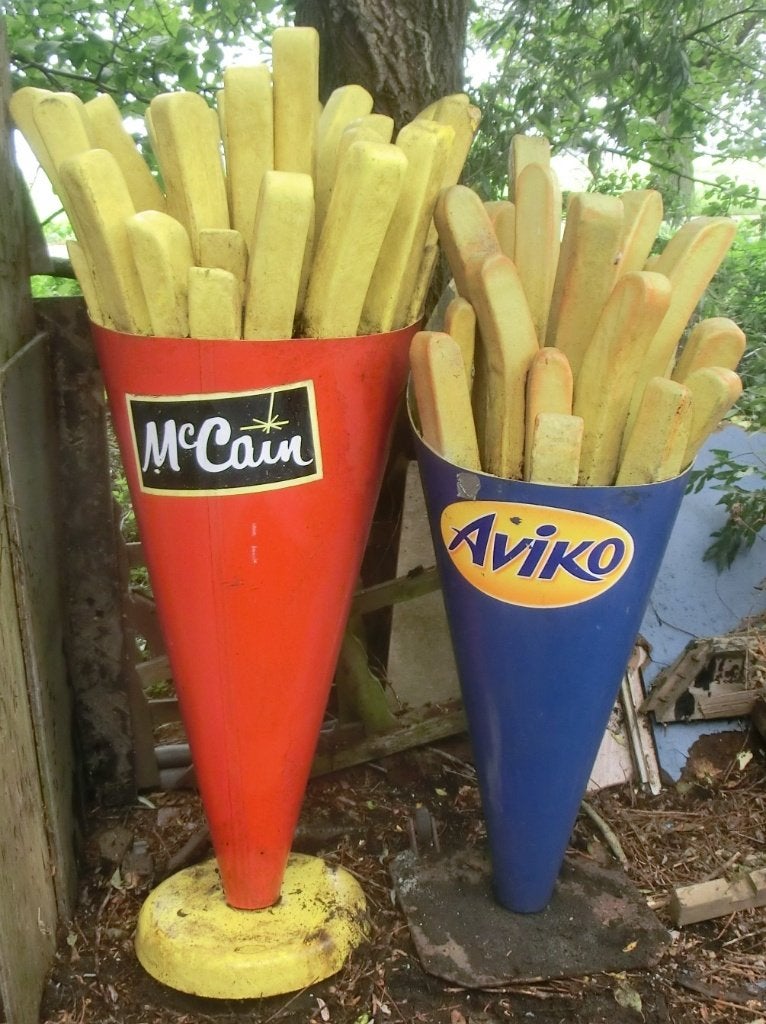 2 reclamebeelden puntzak patat van McCain en Aviko, Ophalen, Gebruikt, Reclamebord