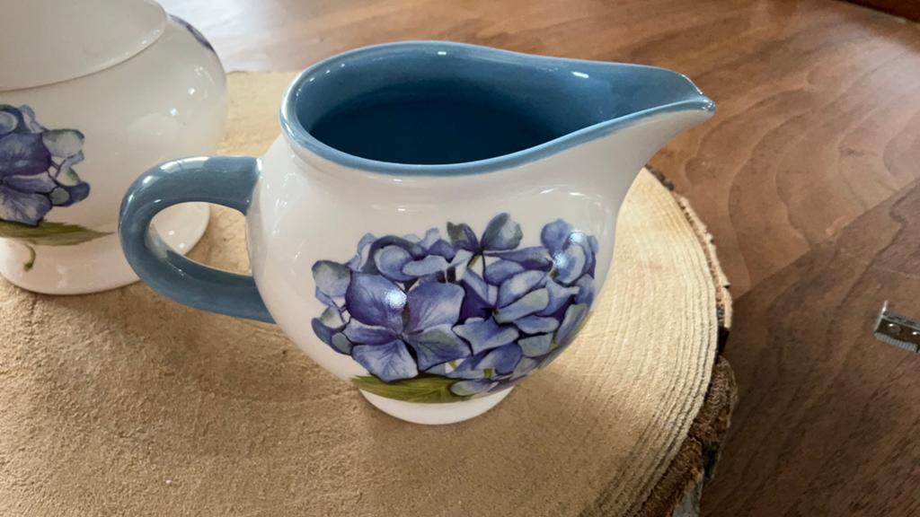 Melk en suiker stelletje Blauwe Hortensia Jet ter Steege, Huis en Inrichting, Ophalen, Overige typen, Zo goed als nieuw, Overige stijlen