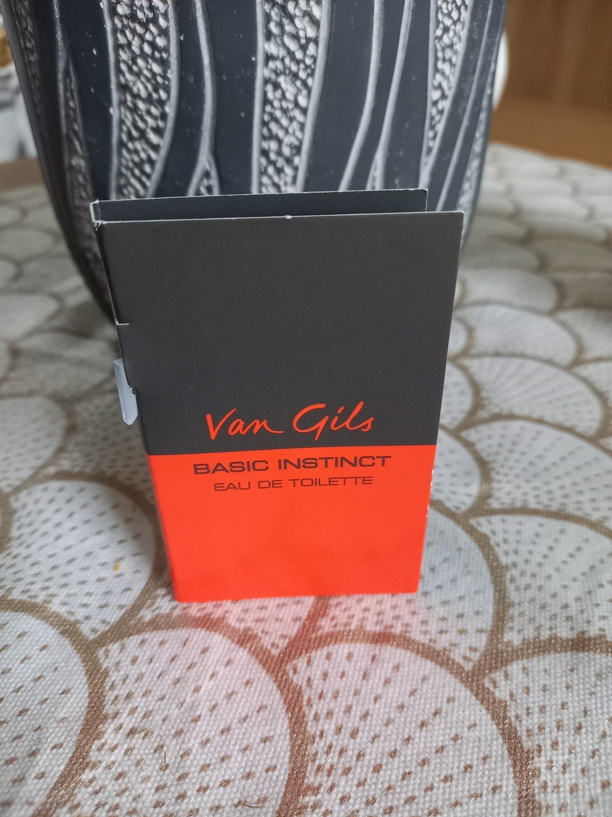 Proefje Basic Instinct Van Gils, Sieraden, Tassen en Uiterlijk, Uiterlijk | Parfum, Ophalen of Verzenden, Nieuw
