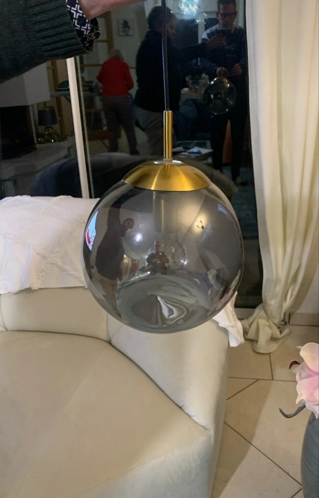 Smokey hanglamp met gouden detail - Eyecatcher!, Huis en Inrichting, Lampen | Hanglampen, Gebruikt, Glas, Modern, Design, E27 (groot)