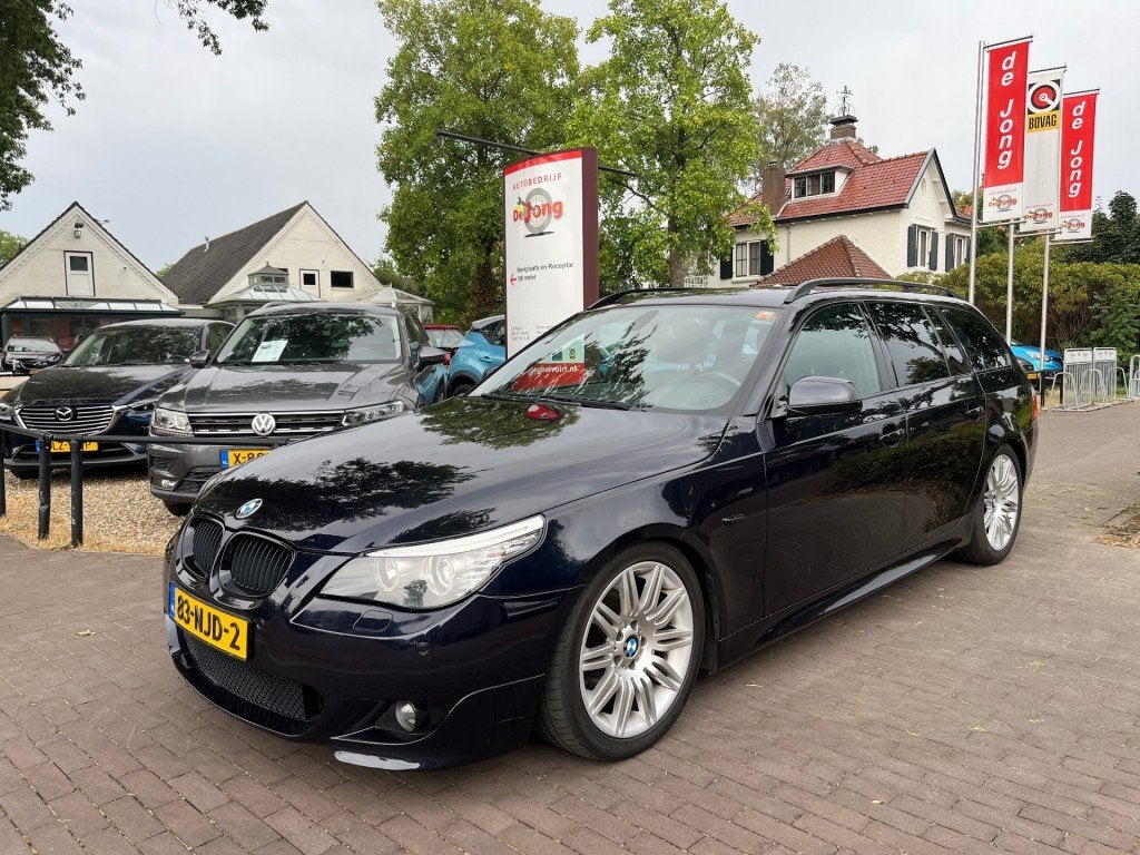 Bmw 5-SERIE TOURING 520I M-PAKKET AUTOMAAT / NAVI / AIRCO-EC, Auto's, Automaat, Achterwielaandrijving, 4 cilinders, 1565 kg