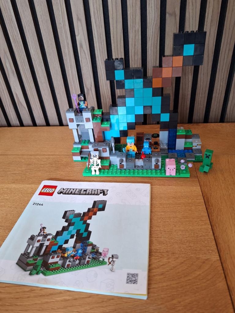 Lego Minecraft Het Zwaard Buitenpost (21244), Minecraft, Lego, Compleet, Ophalen of Verzenden