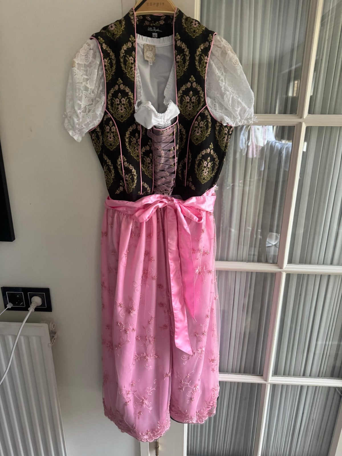 Oktoberfeest Dirndl jurk Ulla Popken -Curvy Maat 42, Zwart, Maat 42/44 (L), Ophalen of Verzenden, Zo goed als nieuw