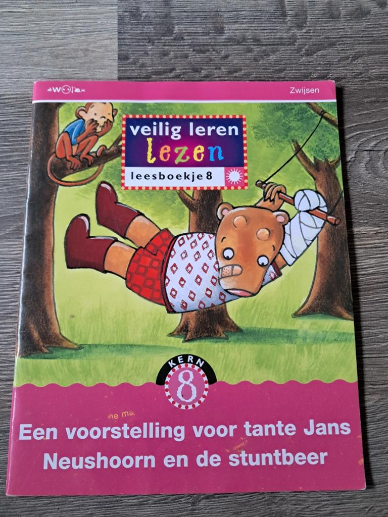 Veilig Leren Lezen Leesboekje 8 - Neushoorn en de stuntbeer, Ron Schröder en Marianne Busser, Nederlands, Overige niveaus, Ophalen