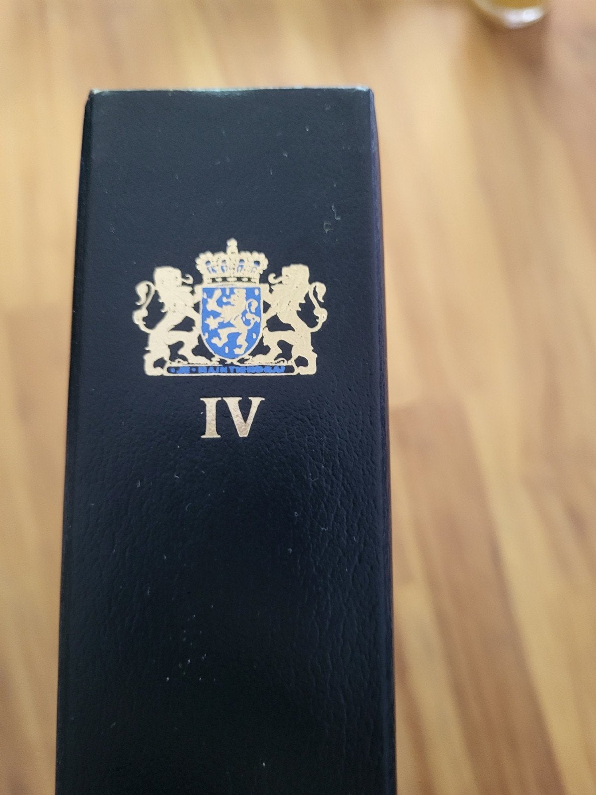 Lege gewatteerde davo 4=1990/1999met wat zegels 
Met nog een, Verzenden, Verzamelalbum