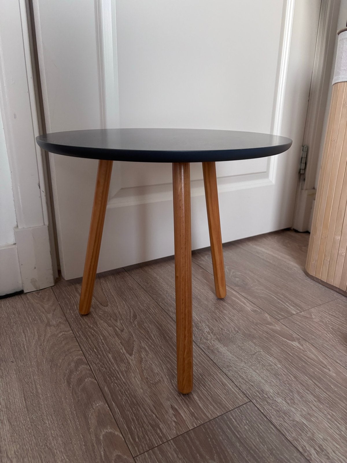 Sostrene Grene Bijzettafel / Nachtkastje - Zwart/Hout, Ophalen, Minder dan 50 cm, Rond, Zo goed als nieuw