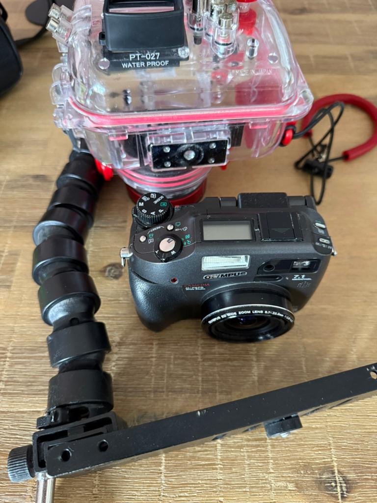 Olympus onderwatercamera set met behuizing en arm en flitser, Ophalen of Verzenden, Gebruikt, Meer dan 40 meter, Complete set