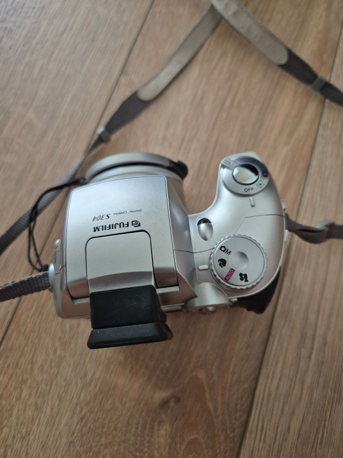 Fujifilm FinePix S304 Digitale Camera - 3.2MP, 6x Zoom, Lensdop, Ophalen of Verzenden, Zo goed als nieuw, Fujifilm
