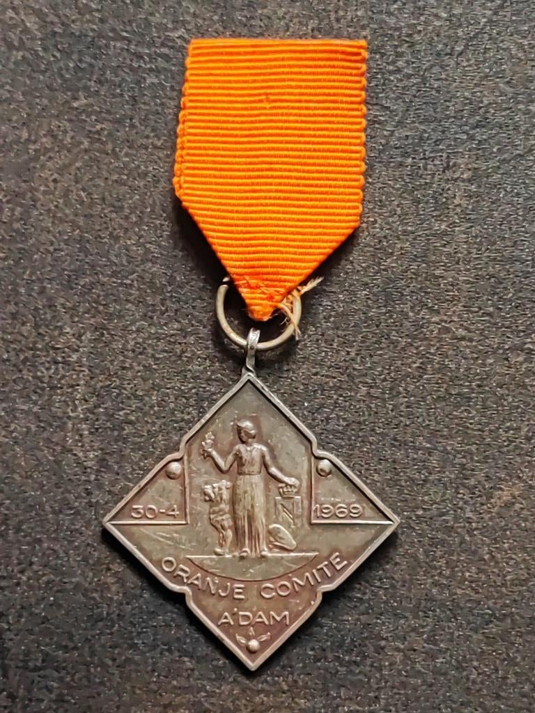 Medaille Oranje Comité Amsterdam 30-04-1969 in nieuwstaat, Verzamelen, Koninklijk Huis en Royalty, Ophalen of Verzenden, Nederland