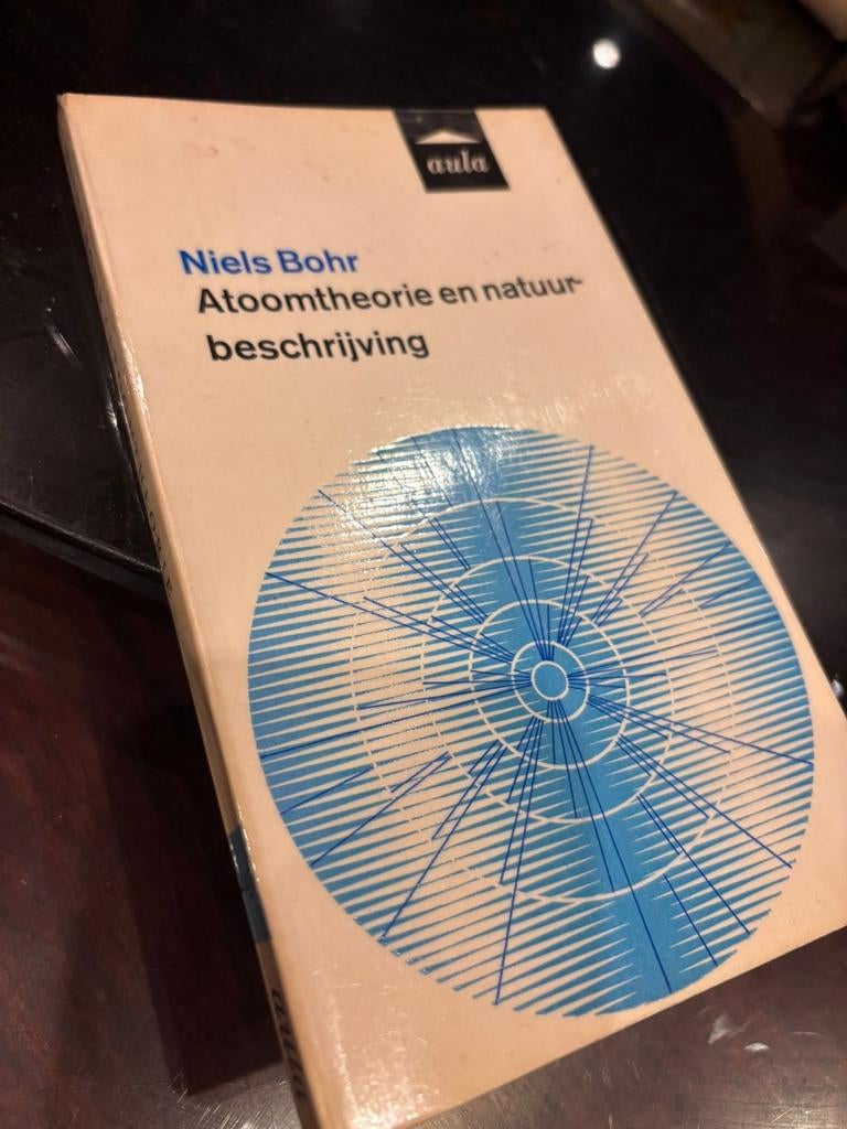 Niels Bohr - Atoomtheorie en Natuurbeschrijving, Ophalen of Verzenden, Gelezen, Niels Bohr, Natuurwetenschap