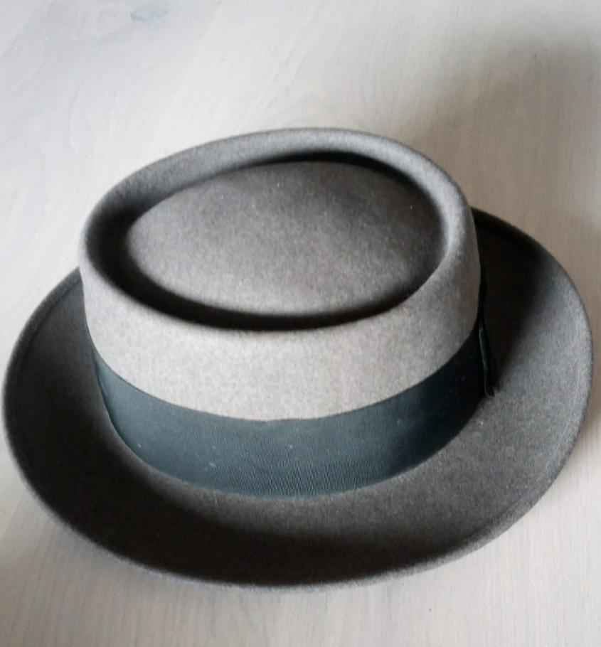 Vintage Fedora Pork Pie grijze viltenhoed, Hoed, Dobbs, Ophalen of Verzenden, 57 cm (M, 7⅛ inch) of minder