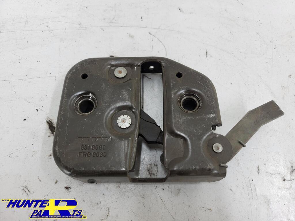 Achterbankslot L Volvo 850 ('91-'96) 6818090, Gebruikt, Ophalen of Verzenden, Volvo, Volvo