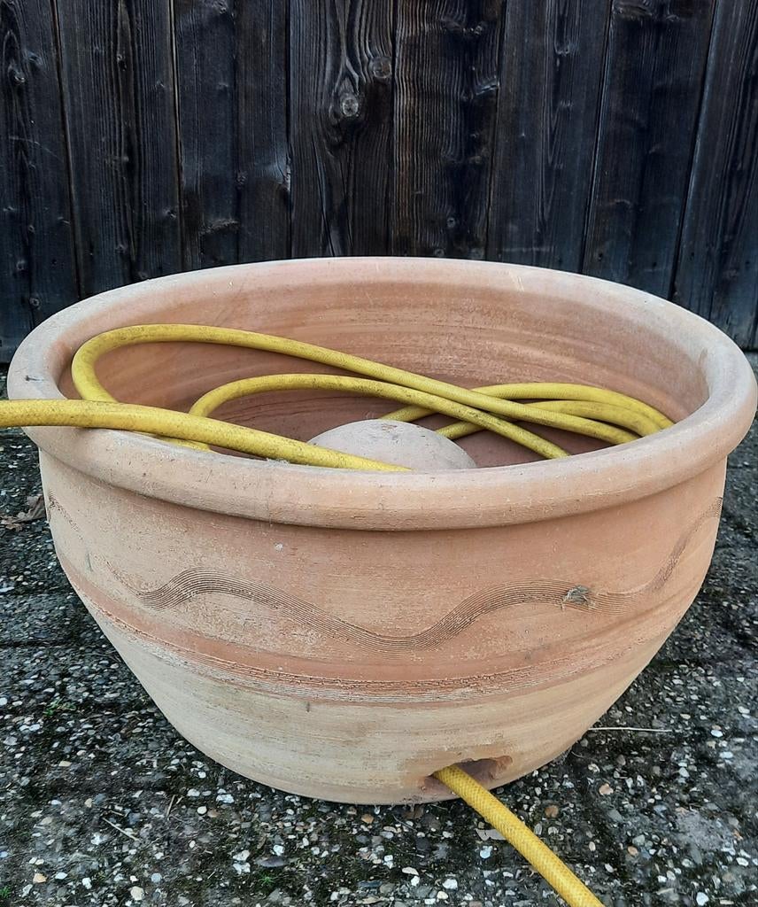 Griekse terracotta unieke slanghouderpot handmade, Tuin en Terras, Bloempotten, Nieuw, Terracotta, Tuin, Minder dan 40 cm, 40 cm of meer