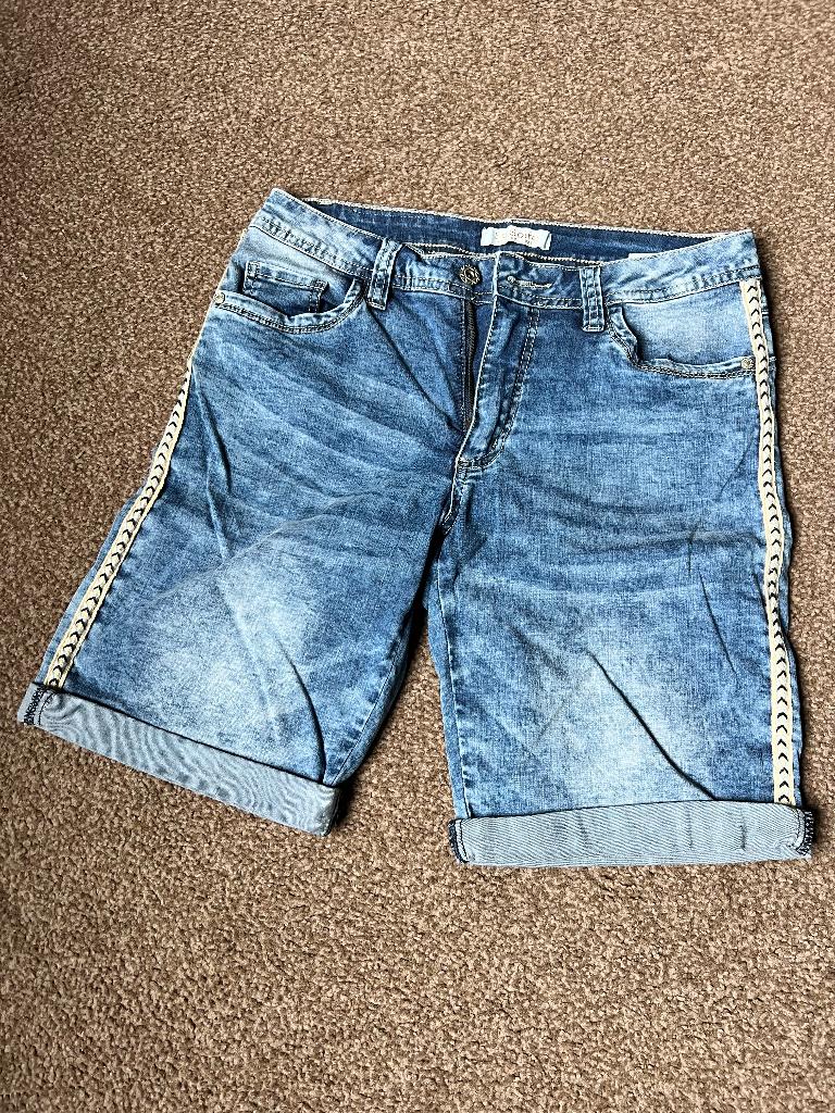 Leuke jeans short maat 27 (valt groter, ca. 36/38), Kleding | Dames, Spijkerbroeken en Jeans, Nieuw, W28 - W29 (confectie 36)