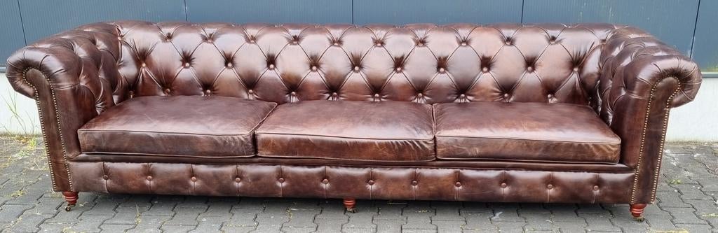 XL Chesterfield bank vintage bruin leer + BEZORGING GRATIS