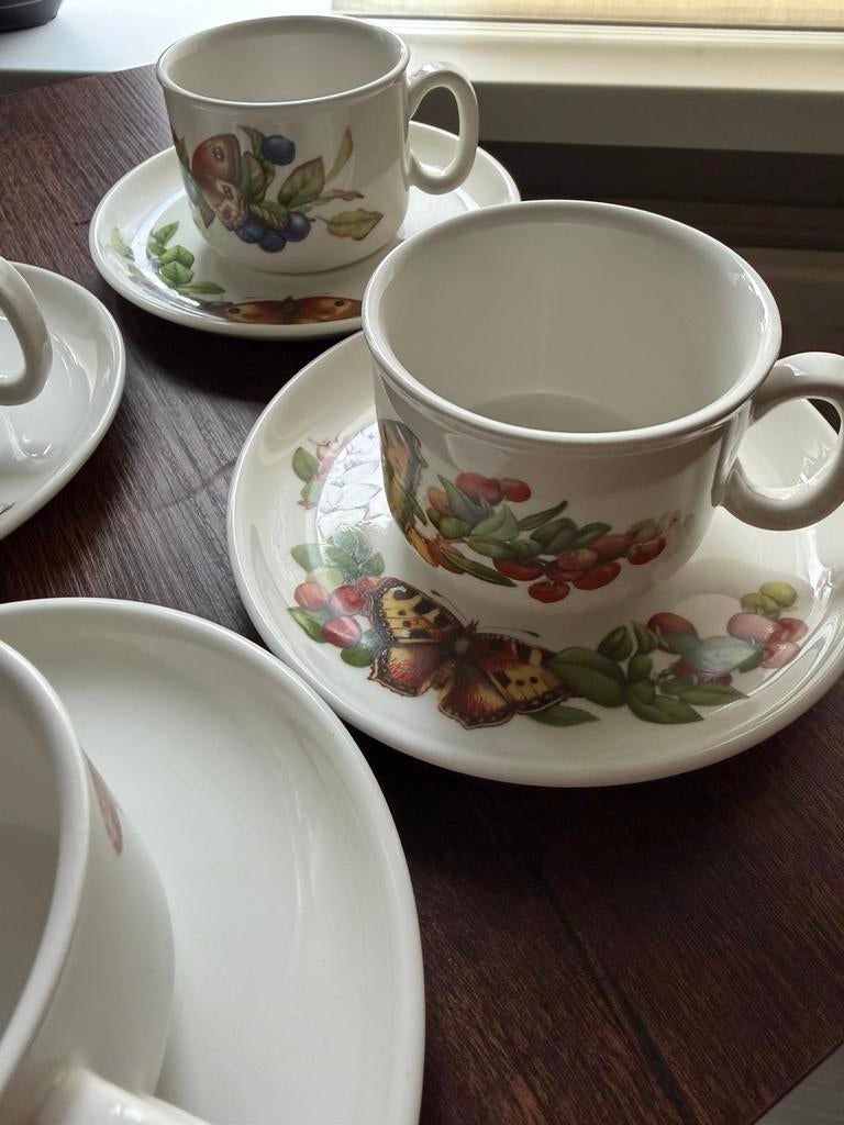 Libelle Marjolein Bastin Wedgwood, Ophalen of Verzenden, Zo goed als nieuw, Porselein, Kop en/of schotel