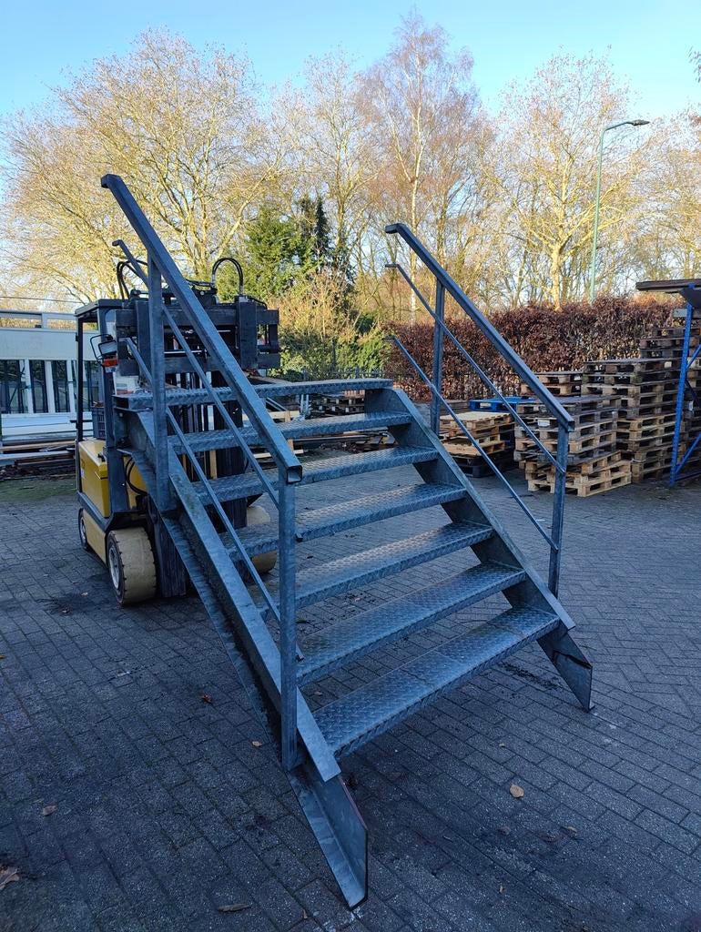 Stalen trap 7 treeds, Doe-het-zelf en Verbouw, Ophalen, 2 tot 4 meter