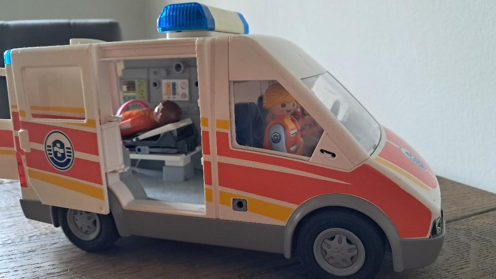 5541 ambulance playmobil, Kinderen en Baby's, Speelgoed | Playmobil, Ophalen of Verzenden, Gebruikt, Complete set