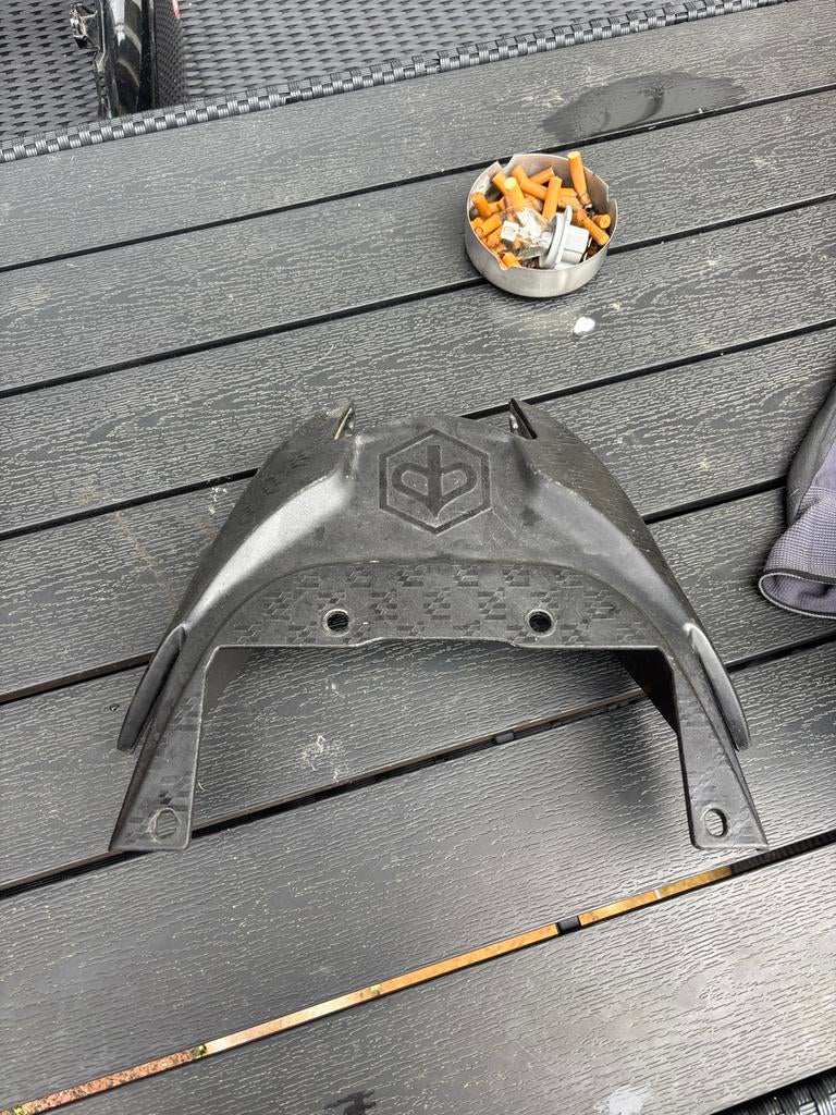 zip achterspoiler, Ophalen, Zo goed als nieuw, Kap, Vespa
