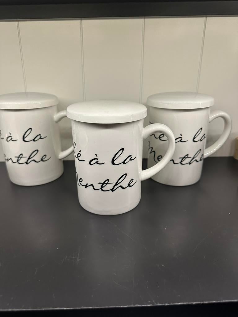 Thee bekers Riviera Maison met zeefje en thee tip, Huis en Inrichting, Keuken | Servies, Ophalen, Zo goed als nieuw, Overige stijlen