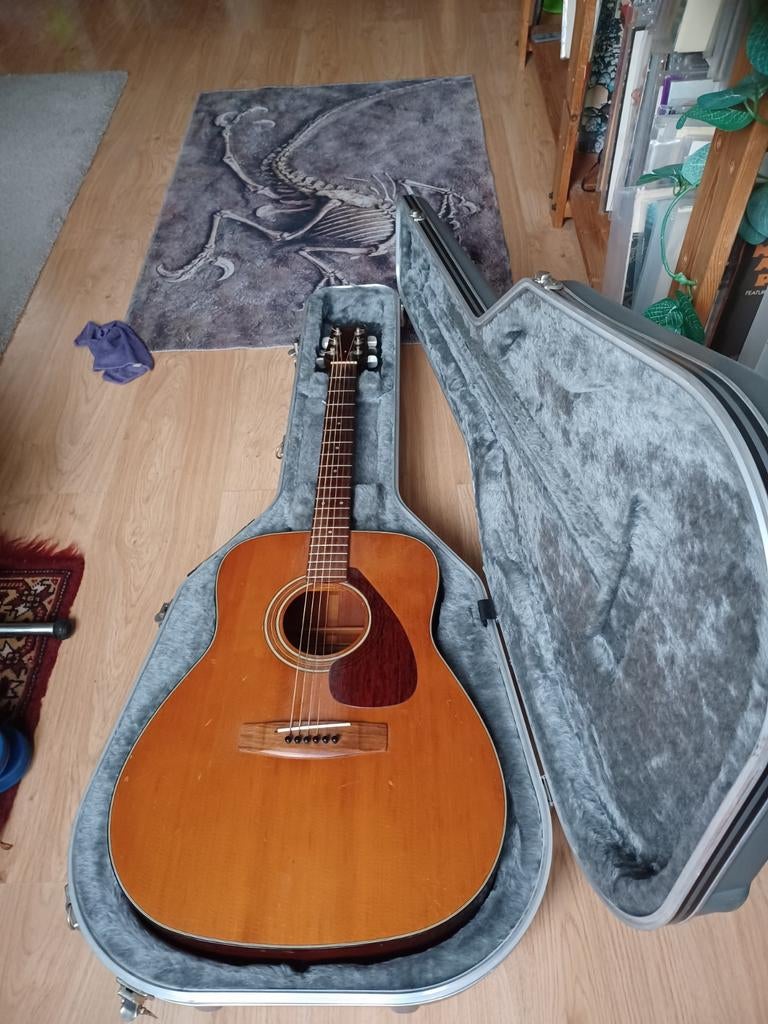 Yamaha FG-200 Vintage Gitaar + Harde Koffer, Muziek en Instrumenten, Snaarinstrumenten | Gitaren | Akoestisch, Ophalen, Gebruikt