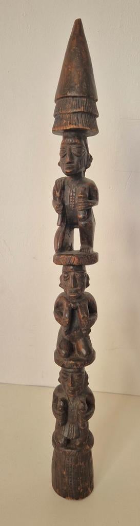 Uit inboedel: Afrika houten rammelstaf (no 7) figuren, incl, Antiek en Kunst, Kunst | Niet-Westerse kunst, Verzenden