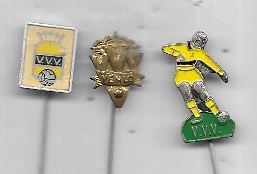 V.V.V. VENLO 3 VERSCHILLENDE VOETBAL SPELDEN, Ophalen of Verzenden, Gebruikt, Sport, Speldje of Pin