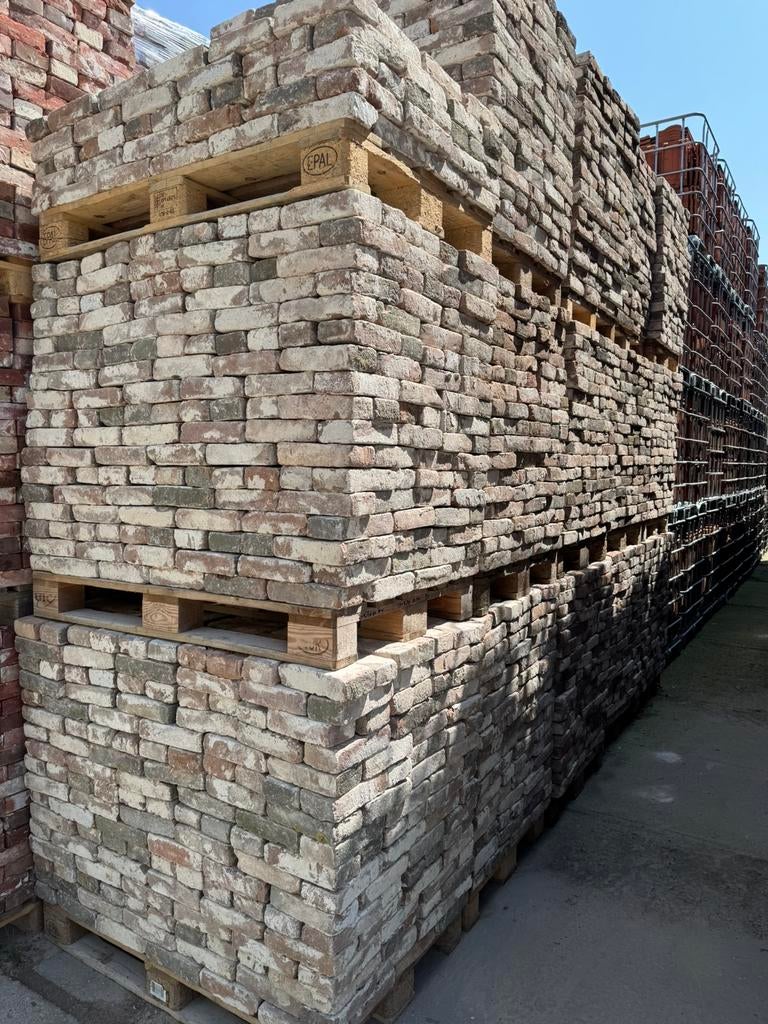 6500 stuks vormbak metselsteen rood bruin 90m2.