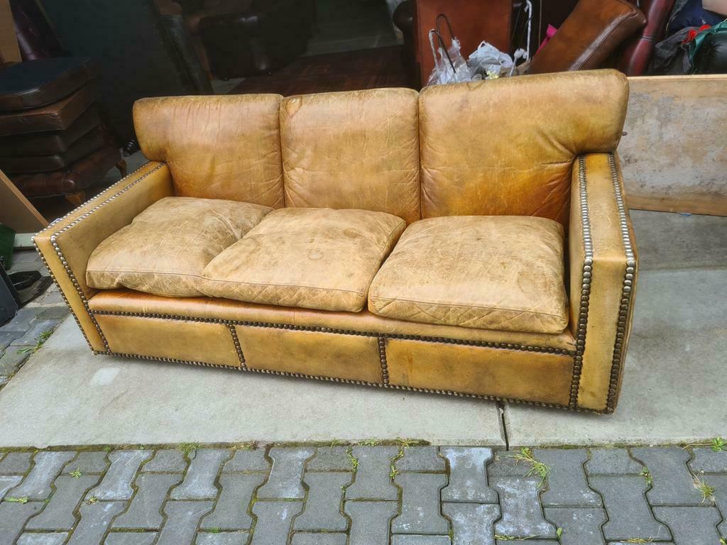 Oude art deco bank Chesterfield stijl + GRATIS BEZORGD