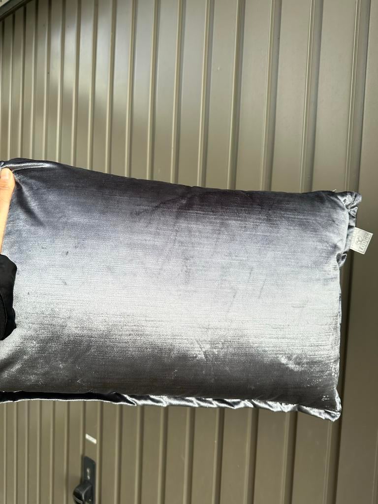 Glans Kussen Zilver/Grijs 35x55 Colmore, Ophalen of Verzenden, Nieuw, Grijs, Rechthoekig