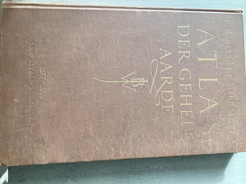 Oude Bosatlassen 3 stuks, Boeken, Atlassen en Landkaarten, Gelezen, Bosatlas, Ophalen of Verzenden, 1800 tot 2000