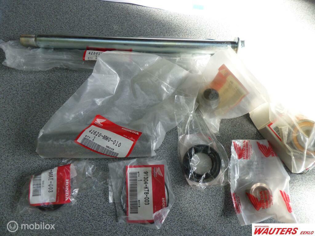 Achterwielasset cbr900rr 92-93, Motoren, Ophalen of Verzenden, Nieuw