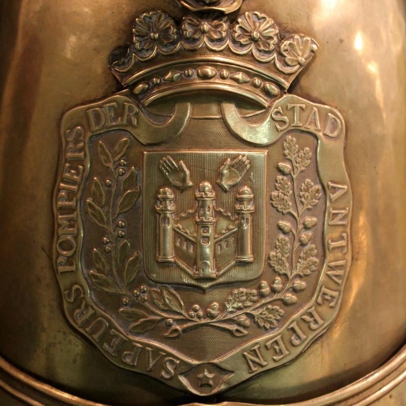 GEZOCHT. Belgische brandweer -helmen, -kepies en -sjako's., Ophalen of Verzenden, Overige soorten, Overige gebieden, Overige typen