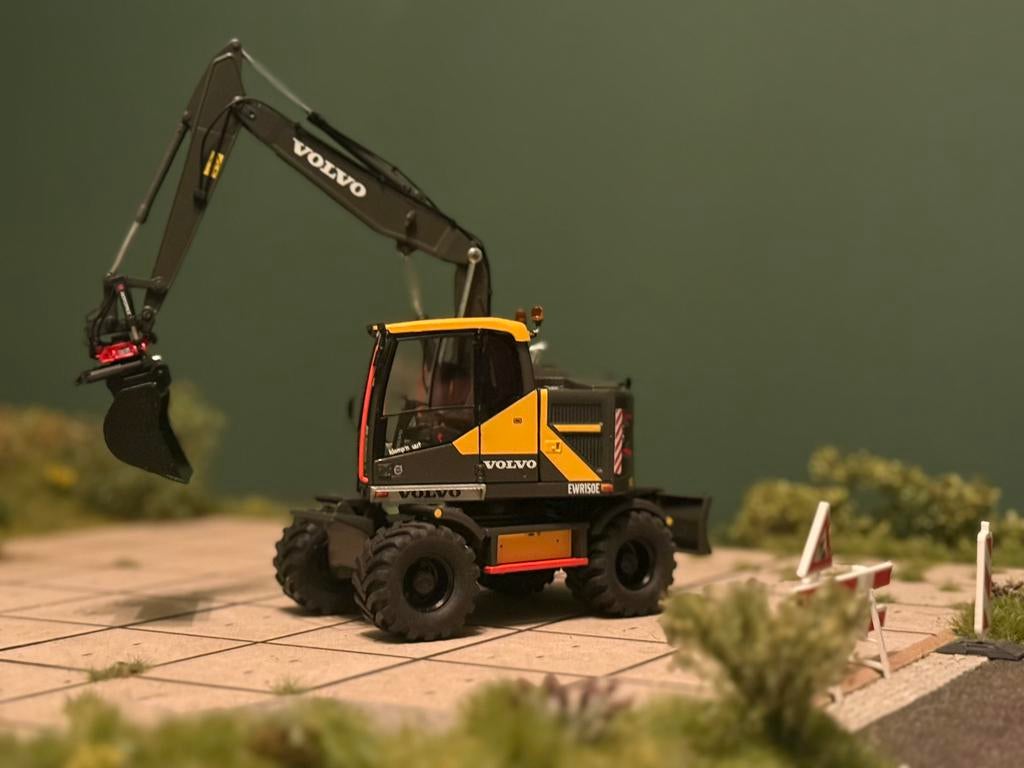 Volvo EWR 150 AT collections 1:32 verbouwd, Ophalen of Verzenden