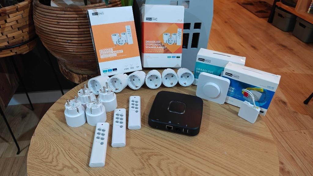 KlikAanKlikUit Set: ICS-2000, 6 Schakelaars en inbouwdimmer, Ophalen of Verzenden, Zo goed als nieuw, Schakelaar
